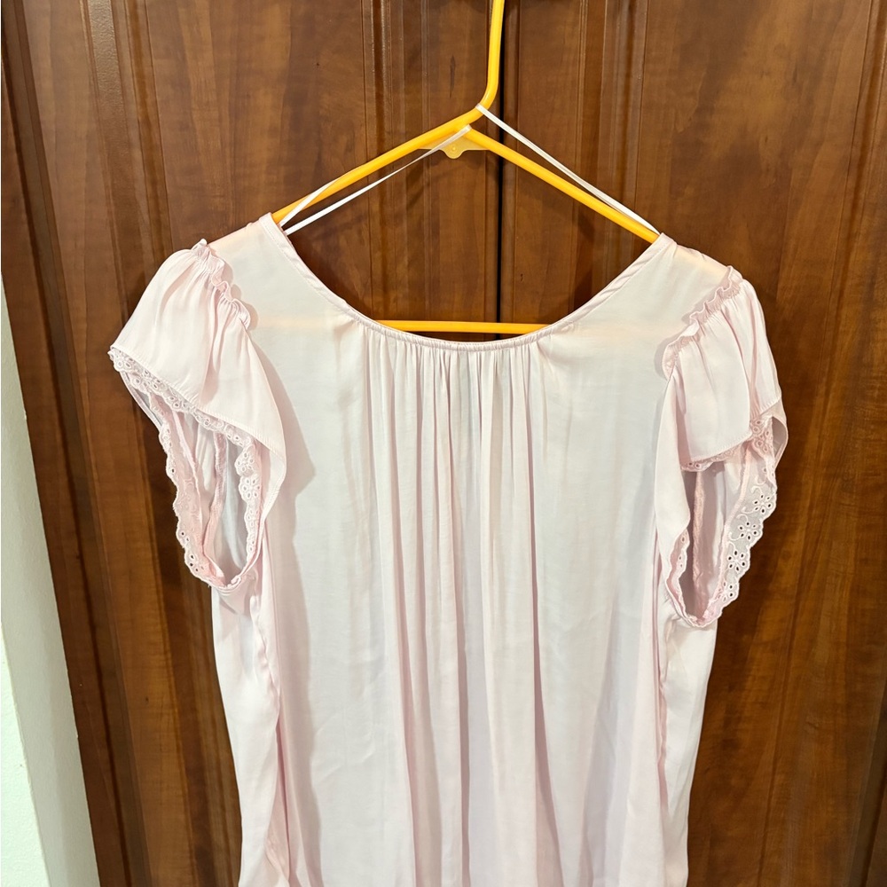 LAUREN CONRAD LIGHT PINK SHORT RUFFLE SLEEVES TOP SIZE LARGE 
TIES BACK OF NECK